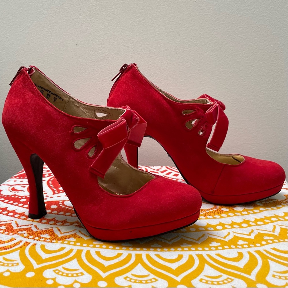 👠Red BONGO Microsuede Heels with Bows Style Name “Elyse” Size 7.5 👠
